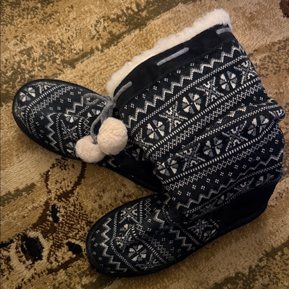 BearPaw Black and White Patterned Winter Boots